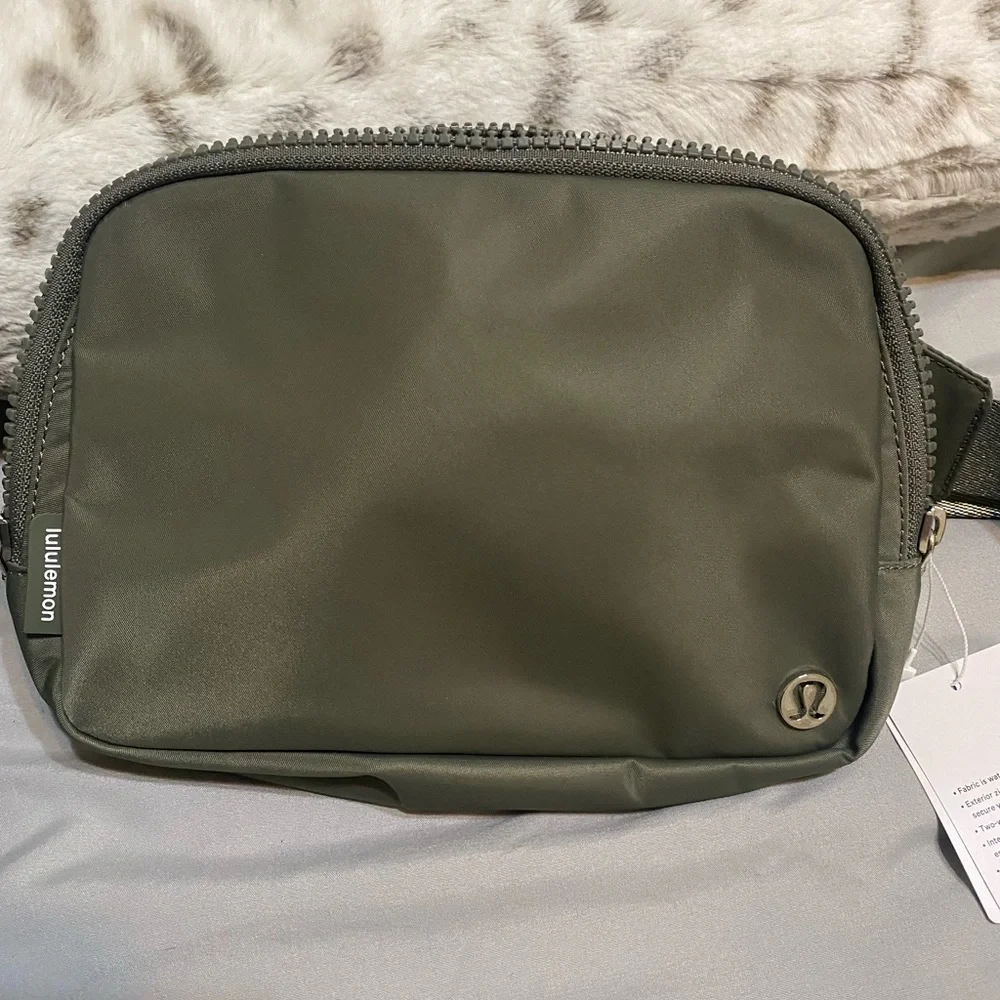 SOLD❌ NWT LULULEMON EVERYWHERE BELT BAG - Picture 3 of 15